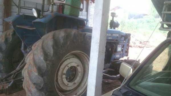 ขายรถไถ ฟอร์ด 77 เอกสารเล่มทะเบียน เพลาเดี่ยว ใบมีดดันหน้า 7 จาน ราคา 200000