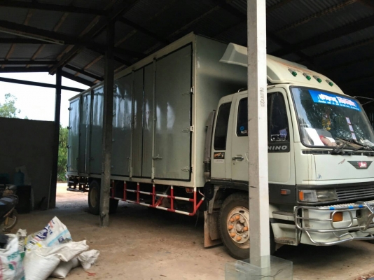 หกล้อ ฮีโน่ FF3H195ปี39ตู้10บาน ช่วงยาว7.20ม สภาพดีสวยเดิมๆ แอร์เย็นๆ พร้อมใช้งาน ทะเบียนพร้อมโอน ราคา 655,000บ ต่อรองได้