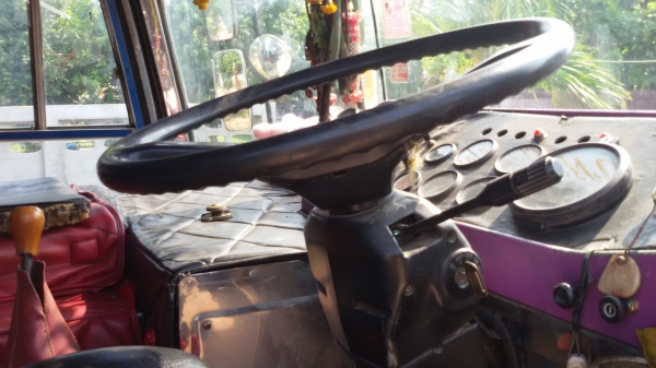 ขายรถบัสพัดลมนิสสัน12เมตรพร้อมใช้พร้อมโอนราคา280000บาท