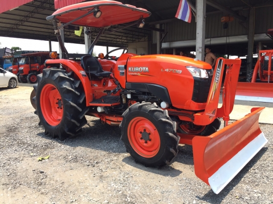 ขายรถไถคูโบต้า L4708(4WD)2เพลา ทำงาน 600 ชม. ขายพร้อมชุดอุปกรณ์ ใบมีดดันดินหน้าและผานพรวน ราคา 398,000 บาท สนใจติดต่อ 081-9136451 หรือ ขอดูรูปเพิ่มเติมผ่านทาง line:bow6451 ค่ะ