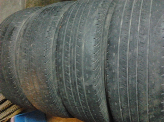 ยางบริสโตน 215/70/15ปี11 ชุด1500บาท