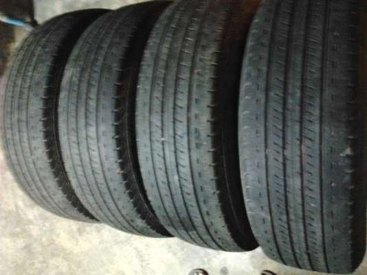 ยางบริสโตน 215/70/15ปี11 ชุด1500บาท