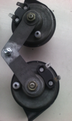 แตรBenzโบราณและอะไหล่รถเยอรมันแท้ พร้อมใช้