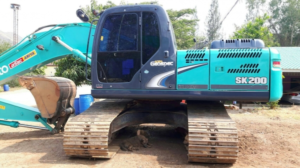 รถแบคโฮ ยี่ห้อ KOBELCO รุ่นSk200/8 ราตา1,950,000บาท สนใจติดต่อสุขุมตรัง0872836792