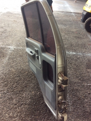 ประตู  NISSAN ALLAS ข้างซ้าย กระจกไฟฟ้า ขาย 5,500 บาท (ศุภากร 081-1903107 , 081-4252943)