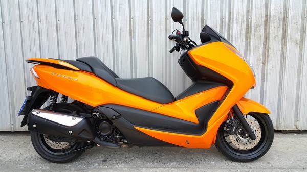 Forza300 สภาพมือ1 ใหม่จัด ปี2015 สีล่าสุด ไม่มีล้มชนแปะ ถูกตังแถมต่อรองราคาได้อีกครับ