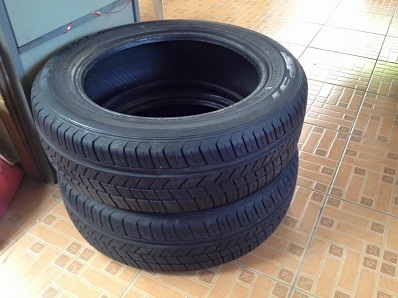 ยาง 2เส้น ดอกเต็ม DUNLOP 175 60 15 ปี10และ11 ราคา 2เส้น600