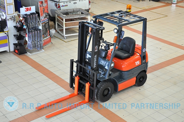 ขายรถโฟล์คลิฟท์มือสอง TOYOTA รุ่น 6FD15-11559 ราคา 265,000 บาท นำเข้าจากประเทศญี่ปุ่น 100\% ไม่เคยใช้งานในประเทศไทย