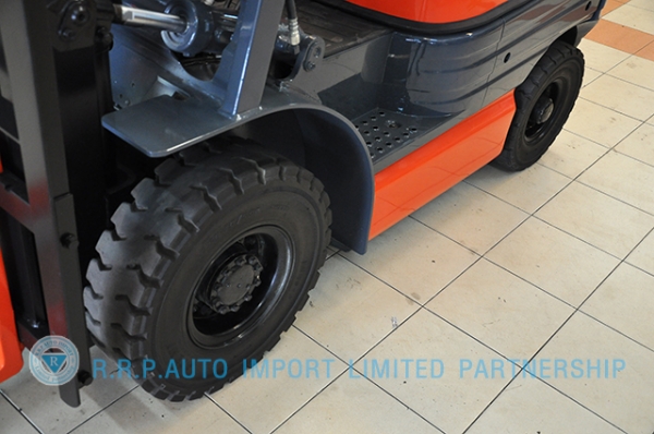 ขายรถโฟล์คลิฟท์มือสอง TOYOTA รุ่น 6FD15-11559 ราคา 265,000 บาท นำเข้าจากประเทศญี่ปุ่น 100\% ไม่เคยใช้งานในประเทศไทย