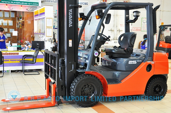 ขายรถโฟล์คลิฟท์มือสอง TOYOTA รุ่น 8FD25-35941 ราคา 590,000 บาท นำเข้าจากประเทศญี่ปุ่น 100\% ไม่เคยใช้งานในไทย