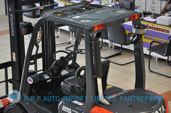 ขายรถโฟล์คลิฟท์มือสอง TOYOTA รุ่น 8FD25-35941 ราคา 590,000 บาท นำเข้าจากประเทศญี่ปุ่น 100\% ไม่เคยใช้งานในไทย