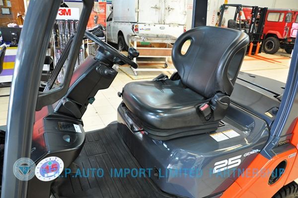 ขายรถโฟล์คลิฟท์มือสอง TOYOTA รุ่น 8FD25-35941 ราคา 590,000 บาท นำเข้าจากประเทศญี่ปุ่น 100\% ไม่เคยใช้งานในไทย