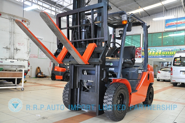 ขายรถโฟล์คลิฟท์มือสอง TOYOTA รุ่น 8FD25-35941 ราคา 590,000 บาท นำเข้าจากประเทศญี่ปุ่น 100\% ไม่เคยใช้งานในไทย