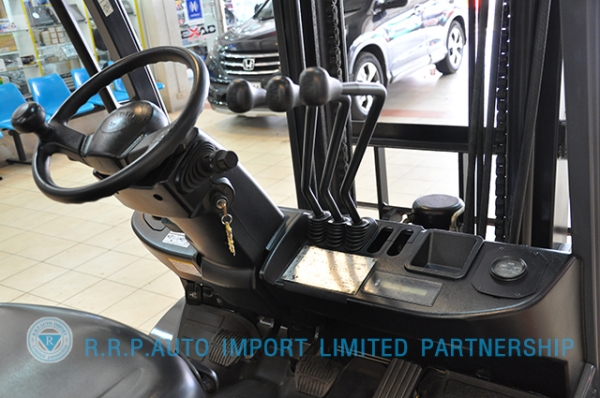 ขายรถโฟล์คลิฟท์มือสอง TOYOTA รุ่น 8FD25-35941 ราคา 590,000 บาท นำเข้าจากประเทศญี่ปุ่น 100\% ไม่เคยใช้งานในไทย