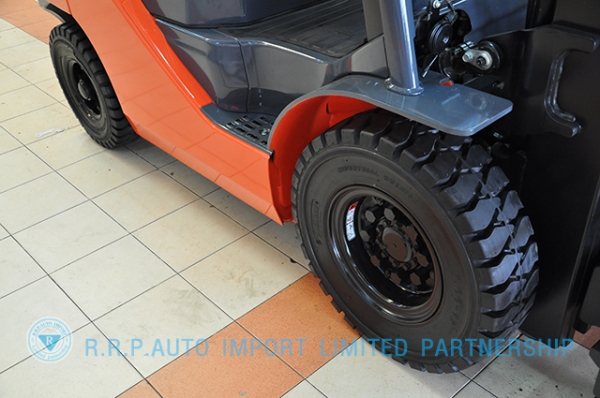 ขายรถโฟล์คลิฟท์มือสอง TOYOTA รุ่น 8FD25-35941 ราคา 590,000 บาท นำเข้าจากประเทศญี่ปุ่น 100\% ไม่เคยใช้งานในไทย