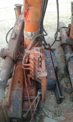 ขายเครนติดหลังรถบรรทุก  ยาว 4.5 เมตร น้ำหนักยก 2.5 ตัน ราคา 30,000 บาท