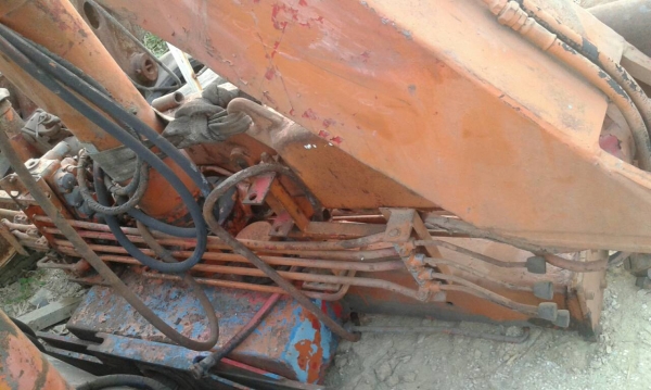 ขายเครนติดหลังรถบรรทุก  ยาว 4.5 เมตร น้ำหนักยก 2.5 ตัน ราคา 30,000 บาท