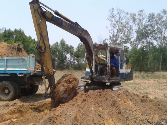 ขายด่วน แม็คโคร KOMATSU 10HT  สภาพพร้อมใช้งาน เครื่องปั้มดี รถทำงานทุกวัน เอกสารสัญญาซื้อขาย