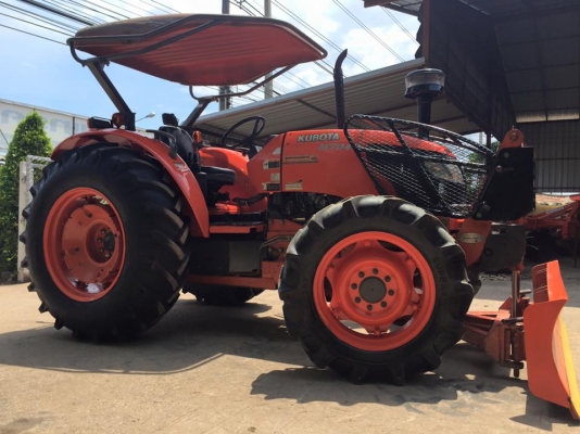 ขายรถไถ Kubota M7040 (4WD) พร้อมดันหน้า ผานบุกเบิกช้าง รถพร้อมใช้งานครับ