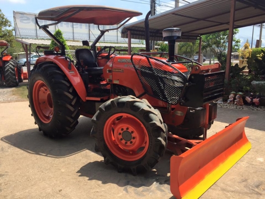 ขายรถไถ Kubota M7040 (4WD) พร้อมดันหน้า ผานบุกเบิกช้าง รถพร้อมใช้งานครับ