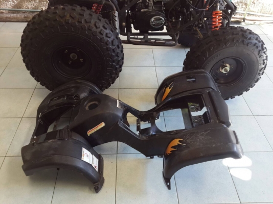 ATV KONIK 125cc. ดิสหน้า-หลัง 3เกียร์เดินหน้า 1เกียร์ถอยหลัง เครื่องแน่น ยางดอกเต็มๆ ชุดสีรอส่งไปทำ แต่ถ้าเอาไปทำเองลดให้ 1500-ครับ สนใจโทรสอบถามรายละเอียดครับ 089-4898436