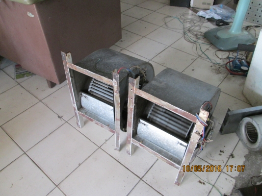 ร้านอาหาร/โรงงาน/  ดูดอากาศ/ระบายอากาศ/มี 2 ตัวครับ