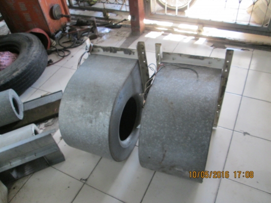 ร้านอาหาร/โรงงาน/  ดูดอากาศ/ระบายอากาศ/มี 2 ตัวครับ