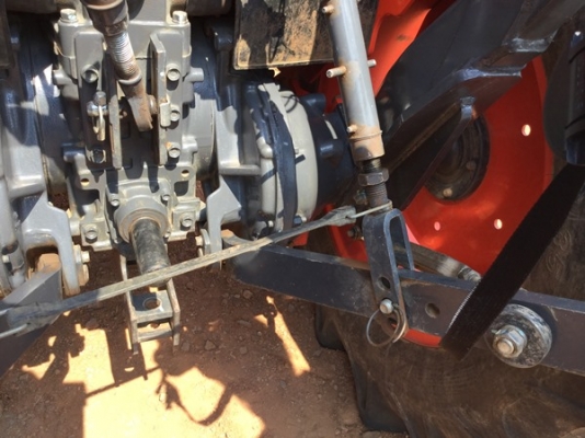 ขายรถไถ Kubota L4708-SP 318 ชั่วโมง พร้อมอุปกรณ์ใบมีดดันหน้า ตราช้าง