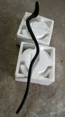 ไม้ครูคฑาพญานิลนาค ดวงตาสองข้างเป็นพลอยดำเสก ไม้พิเศษสลักลายพื้นบ้านทั่วทั้งลำ ใช้ตกแต่งร้านค้า หรือเสริมดวงหนุนดวงผู้ครอบครอง สร้างเพียงชิ้นเดียว