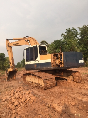 ขายรถแบคโฮ KOMATSU PC 200  รุ่น 5 เอกสารเล่มทะเบียน ช่วงล่างเต็ม รถสภาพพร้อมใช้งาน 0811838154