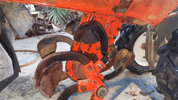 รถพรวนดินยกยกร่องแบบสาดออกข้าง