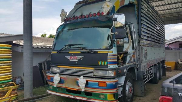 รถฮีโน่ 10 ล้อ หลังถนน ( ไม่ดั้ม )  FL3H  เปลื่ยนเครื่อง 230 แรงม้า. ปี 36.   สนใจติดต่อ  081 - 6079515