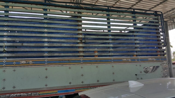 รถฮีโน่ 10 ล้อ หลังถนน ( ไม่ดั้ม )  FL3H  เปลื่ยนเครื่อง 230 แรงม้า. ปี 36.   สนใจติดต่อ  081 - 6079515