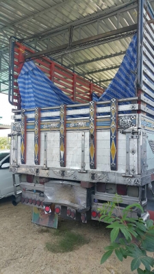 รถฮีโน่ 10 ล้อ หลังถนน ( ไม่ดั้ม )  FL3H  เปลื่ยนเครื่อง 230 แรงม้า. ปี 36.   สนใจติดต่อ  081 - 6079515