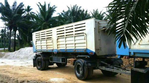 ขายหางพ่วง   2  เพลา. ปี 53.  สนใจติดต่อ  081 - 6079515