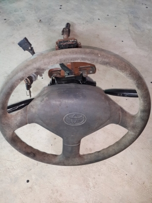 พวงมาลัย Mighty X และคอลโซล เดิม ๆ มีสวิสกระจกไฟฟ้า ไม่บวมครับ