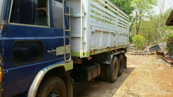 ขายรถ  บรรทุก  10ล้อ  ดั๊มเพลาเดียว  hino เครื่อง  ho7d195  ราคา  430,000บาท