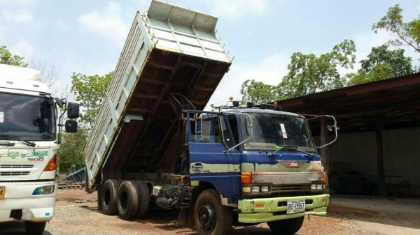 ขายรถ  บรรทุก  10ล้อ  ดั๊มเพลาเดียว  hino เครื่อง  ho7d195  ราคา  430,000บาท