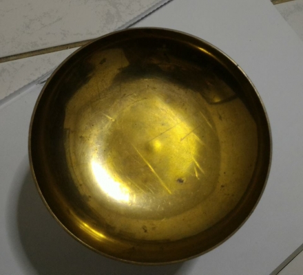 พานทองเหลืองใช้รองขันลงหิน สภาพดี ทองเหลืองหนักๆ หนาๆ เหมาะสะสม