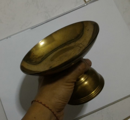 พานทองเหลืองใช้รองขันลงหิน สภาพดี ทองเหลืองหนักๆ หนาๆ เหมาะสะสม