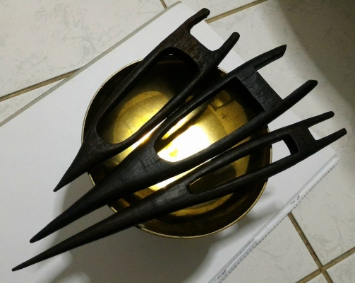 จีมไม้เก่าแกะสลักแฮนด์เมด 3ตัว ใช้ถักตาข่าย ถักแหหาปลา สาระพัดงานพื้นบ้านไทยอิสาน