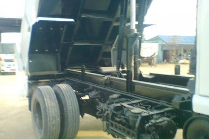 ขายรถบรรทุกหกล้อดั้มอีซูซู ร้อคกี้ เครื่อง 185 แรงม้า 6BF1-แน่นมากๆ รถประกอบดั้มยิงหน้ากระเนียม