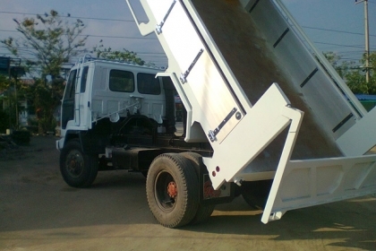 ขายรถบรรทุกหกล้อดั้มอีซูซู ร้อคกี้ เครื่อง 185 แรงม้า 6BF1-แน่นมากๆ รถประกอบดั้มยิงหน้ากระเนียม