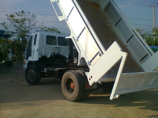 ขายรถบรรทุกหกล้อดั้มอีซูซู ร้อคกี้ เครื่อง 185 แรงม้า 6BF1-แน่นมากๆ รถประกอบดั้มยิงหน้ากระเนียม