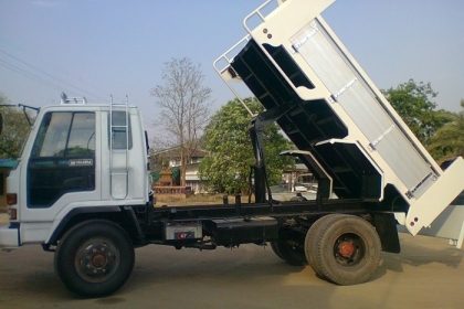 ขายรถบรรทุกหกล้อดั้มอีซูซู ร้อคกี้ เครื่อง 185 แรงม้า 6BF1-แน่นมากๆ รถประกอบดั้มยิงหน้ากระเนียม