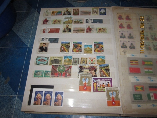 อัลบั้มแสตมป์ต่างประเทศยกเล่มครับ