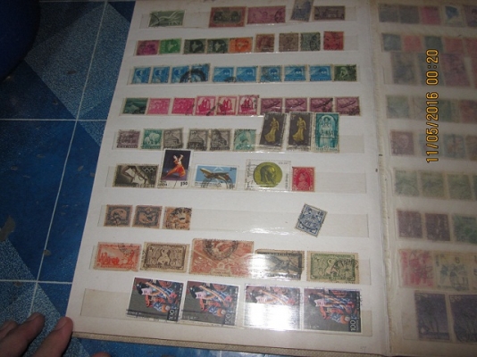 อัลบั้มแสตมป์ต่างประเทศยกเล่มครับ