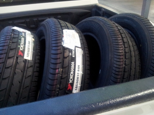 ขายยางใหม่ YOKOHAMA DECIBEL 185 60 15 ปี 2016