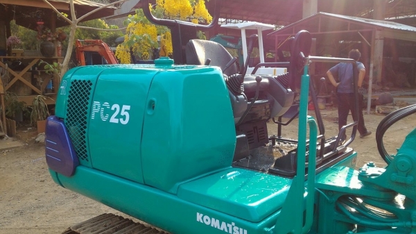 ขายรถขุดแบคโฮ KOMATSU Pc25-รุ่น7E ขนาด25 (คอลโทลน้ำมัน ระบบไว แทรคเหล็ก) รถพร้อมใช้งาน