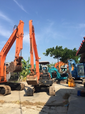 ขายค่ะ รถขุดยอดนิยม HItachi ZX40U เก่าญี่ปุ่นค่ะ ใช้งานมาแค่ 2000 กว่าชม. บูมยาว 8 เมตร สภาพสวยมากๆค่ะ